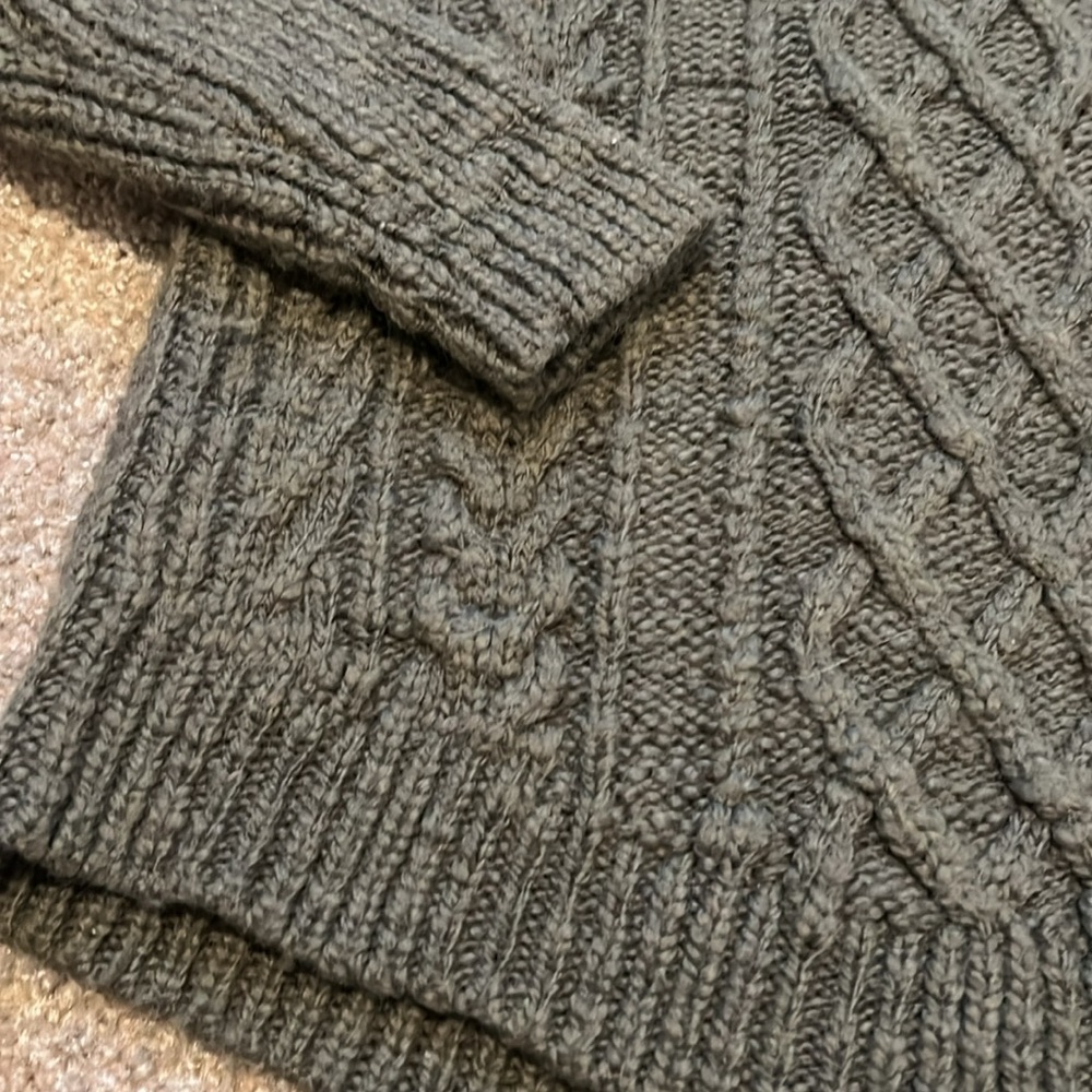 Banana Republic Cable Knit Green‎ Sweater in Large - Picture 5 of 11